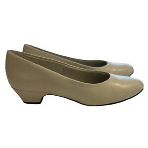 Soft Style Moyen Women's Sz 7.5 M Pumps Low Heels White Shoes‎ Round Toe Wedding